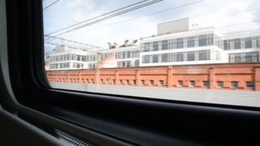 Moskova, Rusya, endüstriyel banliyösünde trenin penceresinden görüntülemek