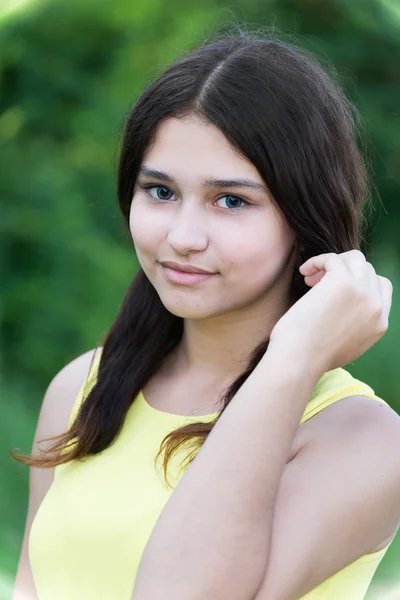 Beautiful girl with black hair outdoor. — Stock Photo, Image