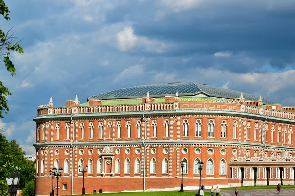 Moscú, Rusia - 08 de junio de 2016. El territorio de reserva del museo Tsaritsyno — Foto de Stock