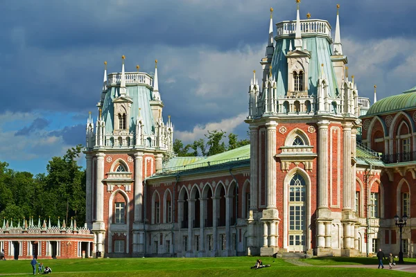 Moskou, Rusland - 08 juni 2016. Grand Palace in Tsaritsyno museum reserve — Stockfoto