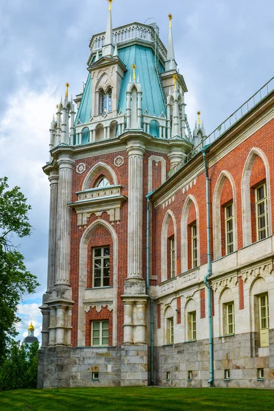 Moskou, Rusland - 08 juni 2016. Detail van de Grand Palace in Tsaritsyno museum reserve — Stockfoto