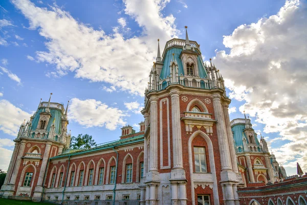 俄罗斯莫斯科-2016 年 6 月 8 日。一般认为的主要房子在 Tsaritsyno 庄园博物馆 — 图库照片
