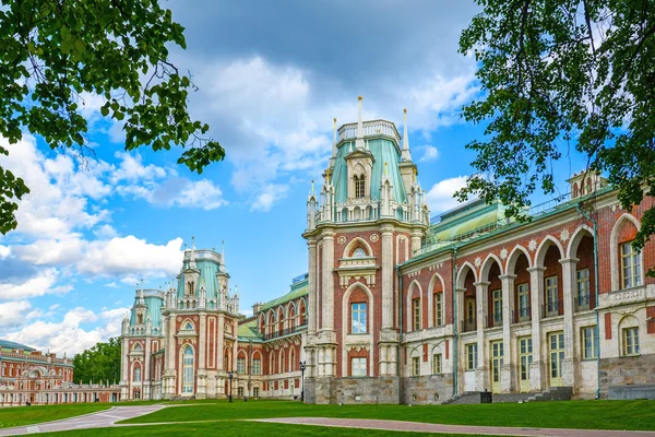 Moscou, Rússia - 08 de junho de 2016. Grande Palácio na reserva do museu Tsaritsyno — Fotografia de Stock