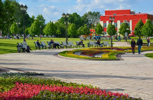 Moskva, Rusko - červen 08. 2016. Obecná forma parku a panství Tsaritsyno v létě — Stock fotografie