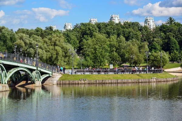 Moscou, Rússia - 08 de junho. 2016. Vista geral do parque Tsaritsyno no verão — Fotografia de Stock