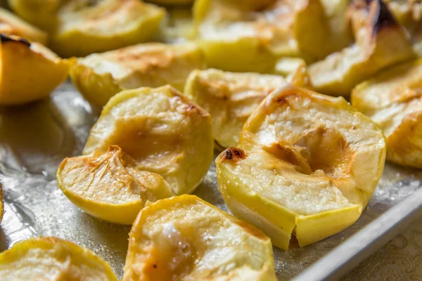 Äpfel gebacken, um unter Slawen zu feiern - Apfelbäder — Stockfoto