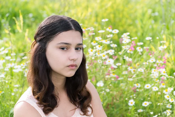 欲求不満の若い少女の肖像画 — ストック写真