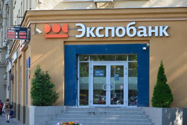 Moscow, Rusya Federasyonu -03 Haziran 2016. Expobank merkez ofis sokak Shipilovskaya üzerinde giriş