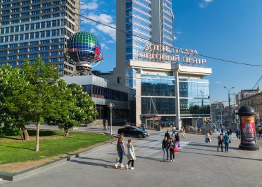 Moscow, Rusya Federasyonu -03 Haziran 2016. Alışveriş Merkezi Lotte Plaza Novinsky Bulvarı'nda