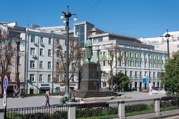 Moscou, Rússia - 21 de setembro de 2015. Monumento ao escritor Gogol em Nikitsky Boulevard — Fotografia de Stock