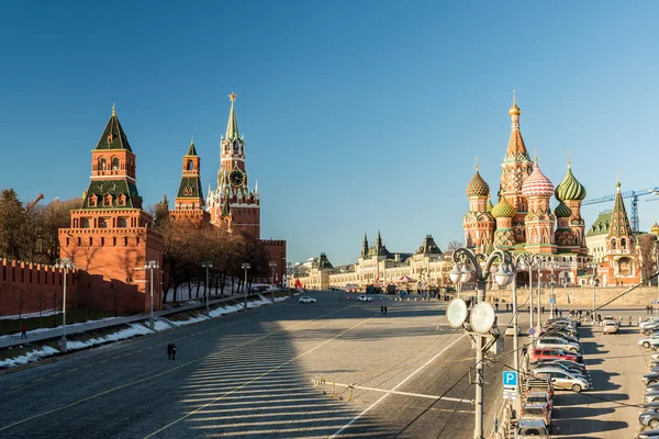 Moscou, Rússia - fevereiro 18.2016. Descida de Vasilevsky - o caminho para Kremlin — Fotografia de Stock