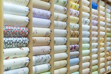 Duvar kağıdı ile dükkanda vitrin