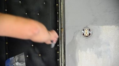 Sıvacı kapı Eğimli yüzey karışımı uygulamak