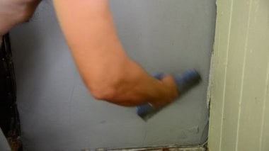 Bir spatula duvar sıvama işçi