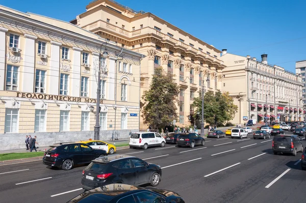 Moscú, Rusia - Octubre 02.2016. Casa ZHOLTOVSKOGO - edificio histórico, ahora Joint Stock Financial Corporation System en la calle Mokhovaya —  Fotos de Stock