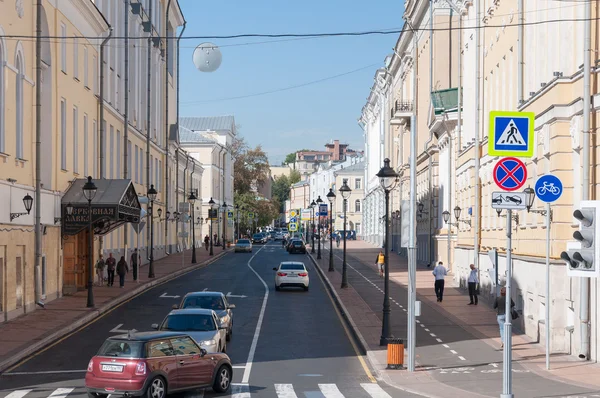Moskwa, Rosja - października 02.2016 widok Bolshaya Nikitskaya street — Zdjęcie stockowe