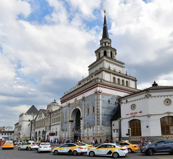 Moskva Rusko Srpna2020 Mnoho Taxi Aut Před Kazansky Nádraží — Stock fotografie