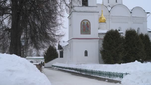 Дмитров, Росія. Борис і Глеб Монастир для чоловіків, 12 століття збудовано — стокове відео