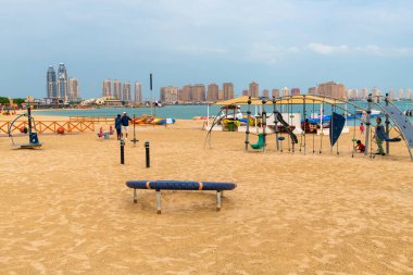 Doha, Katar - 20 numara. 2019. Şehrin genel manzarası Katara Sahili