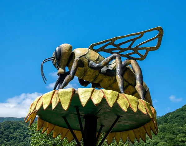 Das Neue Athos Abchasien Juni 2018 Die Bienenskulptur Auf Dem — Stockfoto