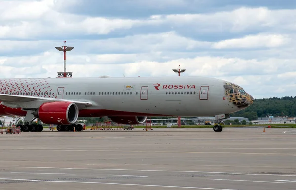 Moscou Rússia Junho 2018 Avião Companhia Aérea Rossiya Aeroporto Vnukovo — Fotografia de Stock
