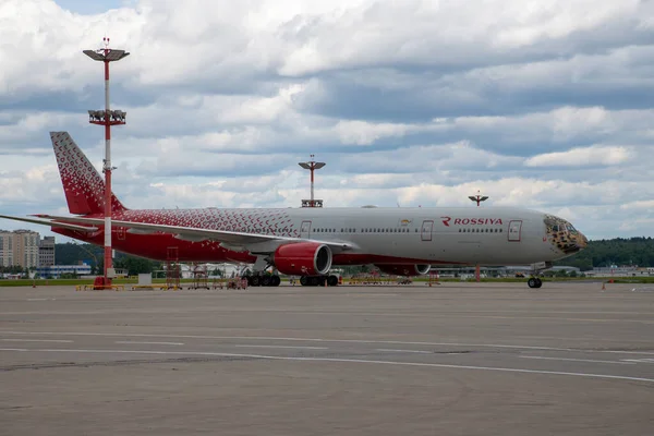 Moscou Rússia Junho 2018 Avião Companhia Aérea Rossiya Aeroporto Vnukovo — Fotografia de Stock
