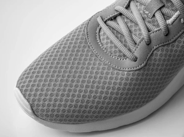 Una Sneaker Tessile Grigia Sfondo Bianco — Foto Stock