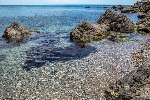 Морской Пейзаж Большими Камнями Берегу Крыма — стоковое фото