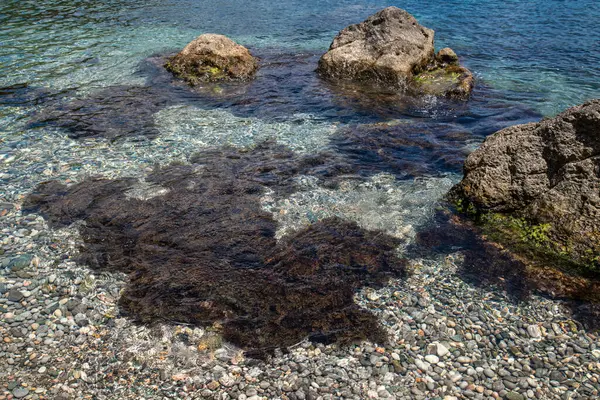 Морской Пейзаж Большими Камнями Берегу Крыма — стоковое фото