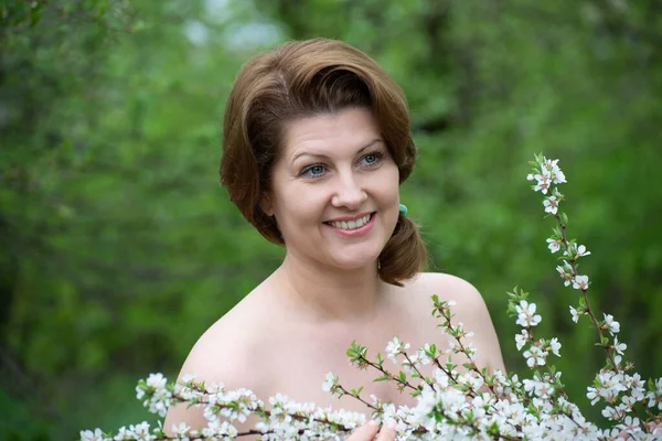 Portrait Middle Aged Woman Bare Shoulders Cherry Blossom — Stock Photo, Image