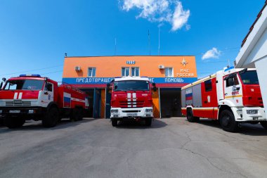 Foros, Kırım - 29 Haziran. 2019 itfaiye kamyonu Acil Durum Bakanlığı binasının önünde.