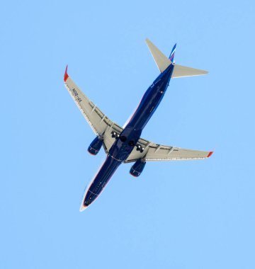 Sheremetyevo, Rusya - Mayıs 09. 2018. Gökyüzündeki Aeroflot Havayollarının Boeing 737-800