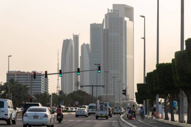Abu Dabi, BAE - 31 Mart. 2019. Corniche Yolu 'ndaki Modern gökdelenler