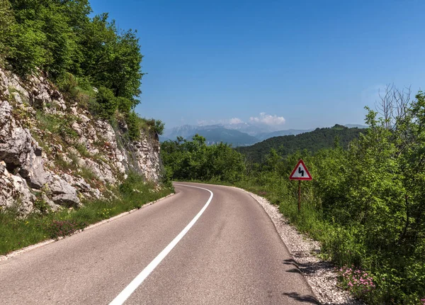 The Asphalt mountain road in the Montenegro — Stock Photo, Image