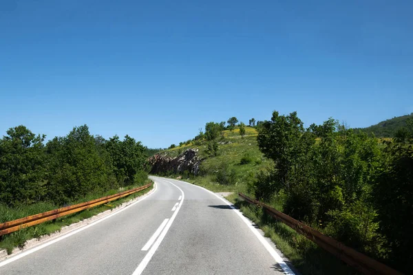 The Asphalt mountain road in the Montenegro — Stock Photo, Image