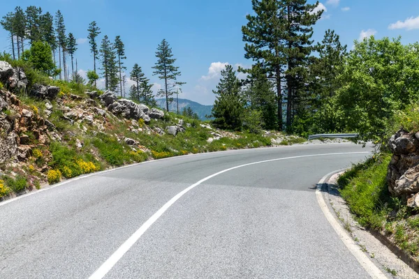 The Asphalt mountain road in the Montenegro — Stock Photo, Image