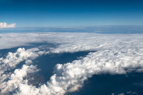 공중에서 내려다본 구름의 꼭대기 — 스톡 사진