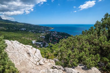 Kırım 'daki Koshka Dağı' ndan Simeiz köyünün manzarası