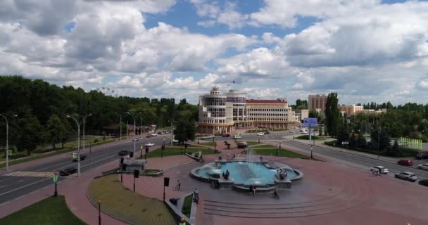 Lipetsk, Russie - 11 juillet. 2017. Vue de la place centrale et de la Cour d'arbitrage — Video