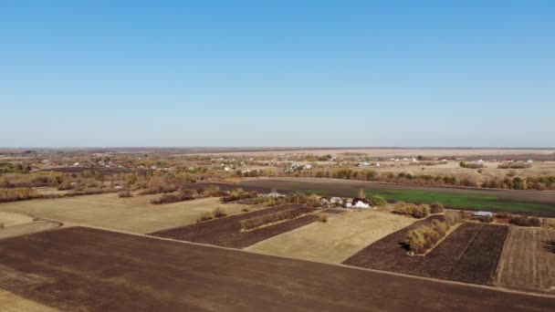 Hermoso paisaje rural de otoño de un dron en Rusia — Vídeos de Stock