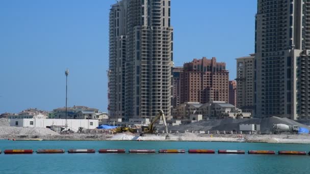 Doha, Katar - 23 Kasım. 2019. Pearl Adası 'nda Qanat Bölgesi Quartier inşaatı. — Stok video