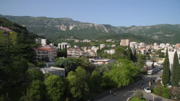 Becici, Montenegro - 8 juni. 2019. Het resortdorp Becici in de gemeente Budva — Stockvideo