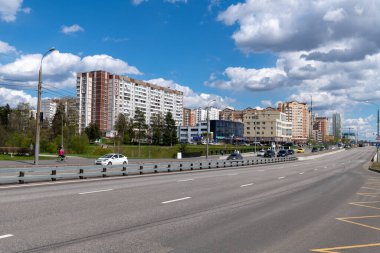 Moskova, Rusya - 7 Mayıs. 2021 yılı. Zelenograd idari bölgesi - karayolu manzarası