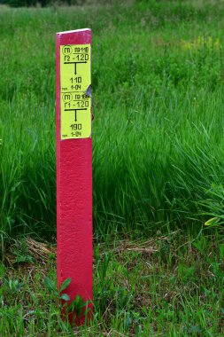 Lipetsk, Rusya - 16 Haziran. 2021 yılı. Gazprom 'un Lipetsk bölgesindeki doğalgaz boru hatları kimlik damgası