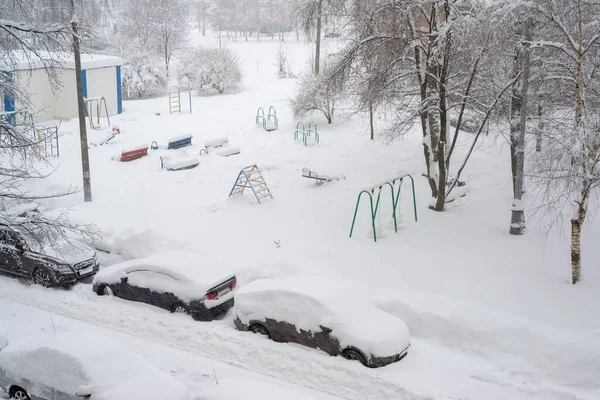 Snötäckt Innergård Till Ett Flervåningshus Moskva Ryssland — Stockfoto