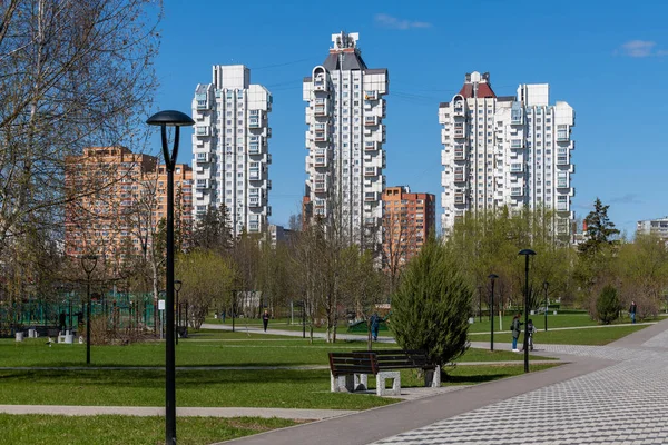 Moskwa Rosja Maja Rok 2021 Krajobraz Miasta Wczesną Wiosną Dzielnicy — Zdjęcie stockowe