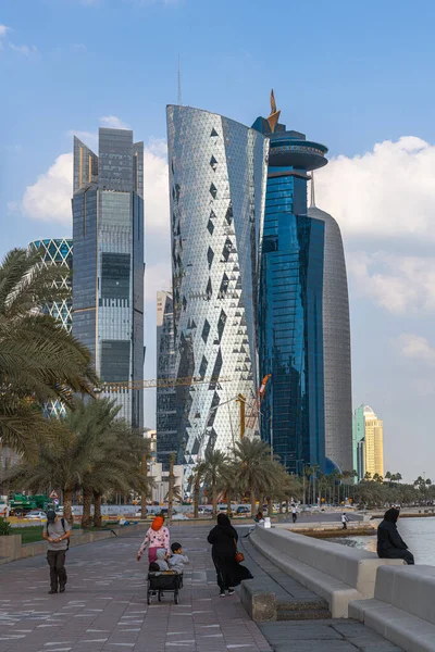 Doha, Qatar - Nov 21. 2019. Skyscrapers of West Bay Doha from Corniche Waterfront — Stock Photo, Image