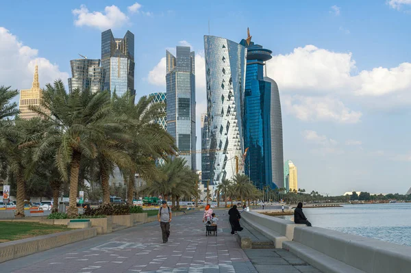 Doha, Qatar - Nov 21. 2019. Skyscrapers of West Bay Doha from Corniche Waterfront — Stock Photo, Image