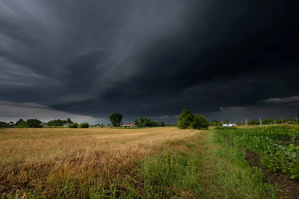 The Summer countryside landscape with a thundercloud — Stock Photo, Image