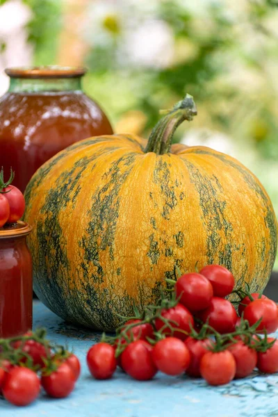 Homemade tomato and a pumpkin vegetable juice — Stock Photo, Image